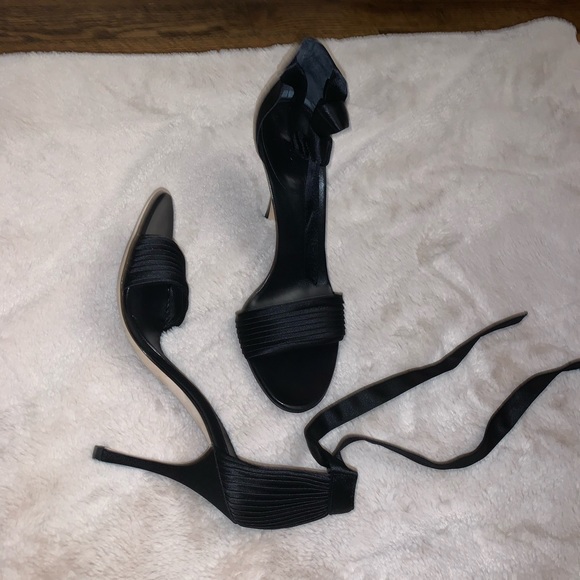 Gucci Heels - Picture 2 of 4